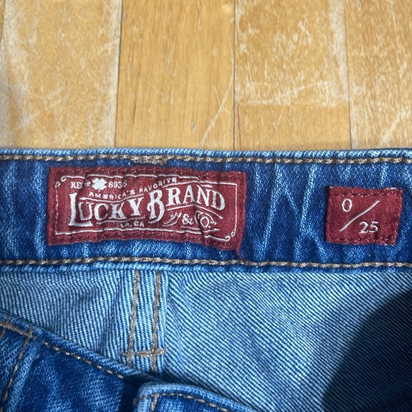Women’s Lucky Brand high rise tomboy jeans - Picture 6 of 11